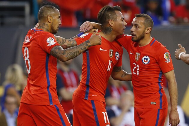 PHILADELPHIA, PA - JUNE 14: Eduardo Vargas #11 of Chile is congratulated by teammates Arturo Vidal #8 and Marcelo Diaz #21 after scoring a goal in the first half against Panama during the 2016 Copa America Centenario Group D match at Lincoln Financial Field on June 14, 2016 in Philadelphia, Pennsylvania. (Photo by Rich Schultz/Getty Images)