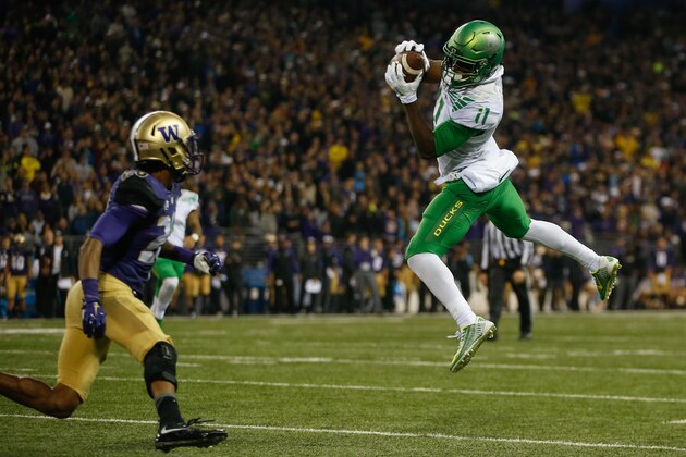 SEATTLE, WA - OCTOBER 17:  Wide receiver Kirk Merritt #11 of the Oregon Ducks makes a catch against defensive back Kevin King #20 of the Washington Huskies on October 17, 2015 at Husky Stadium in Seattle, Washington. The Ducks defeated the Huskies 26-20 .
 (Photo by Otto Greule Jr/Getty Images)