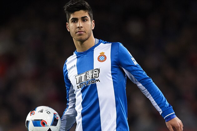 BARCELONA, SPAIN - JANUARY 06:  Marco Asensio of Espanyol looks on during the Copa del Rey Round of 16 match between FC Barcelona and Real CD Espanyol at Camp Nou on January 6, 2016 in Barcelona, Spain.  (Photo by Manuel Queimadelos Alonso/Getty Images)