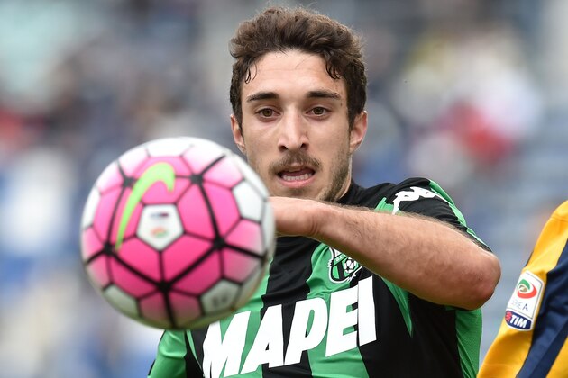 REGGIO NELL'EMILIA, ITALY - MAY 01:  Sime Vrsaljko of US Sassuolo Calcio in action during the Serie A match between US Sassuolo Calcio and Hellas Verona FC at Mapei Stadium - Cittï¿½ï¿½ï¿½ï¿½ del Tricolore on May 1, 2016 in Reggio nell'Emilia, Italy  (Photo by Giuseppe Bellini/Getty Images)