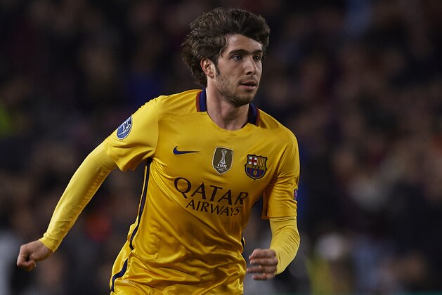 BARCELONA, SPAIN - APRIL 05:  Sergi Roberto of Barcelona runs with the ball during the UEFA Champions League Quarter Final first leg match between FC Barcelona and Atletico de Madrid at Camp Nou on April 5, 2016 in Barcelona, Spain.  (Photo by Manuel Queimadelos Alonso/Getty Images)