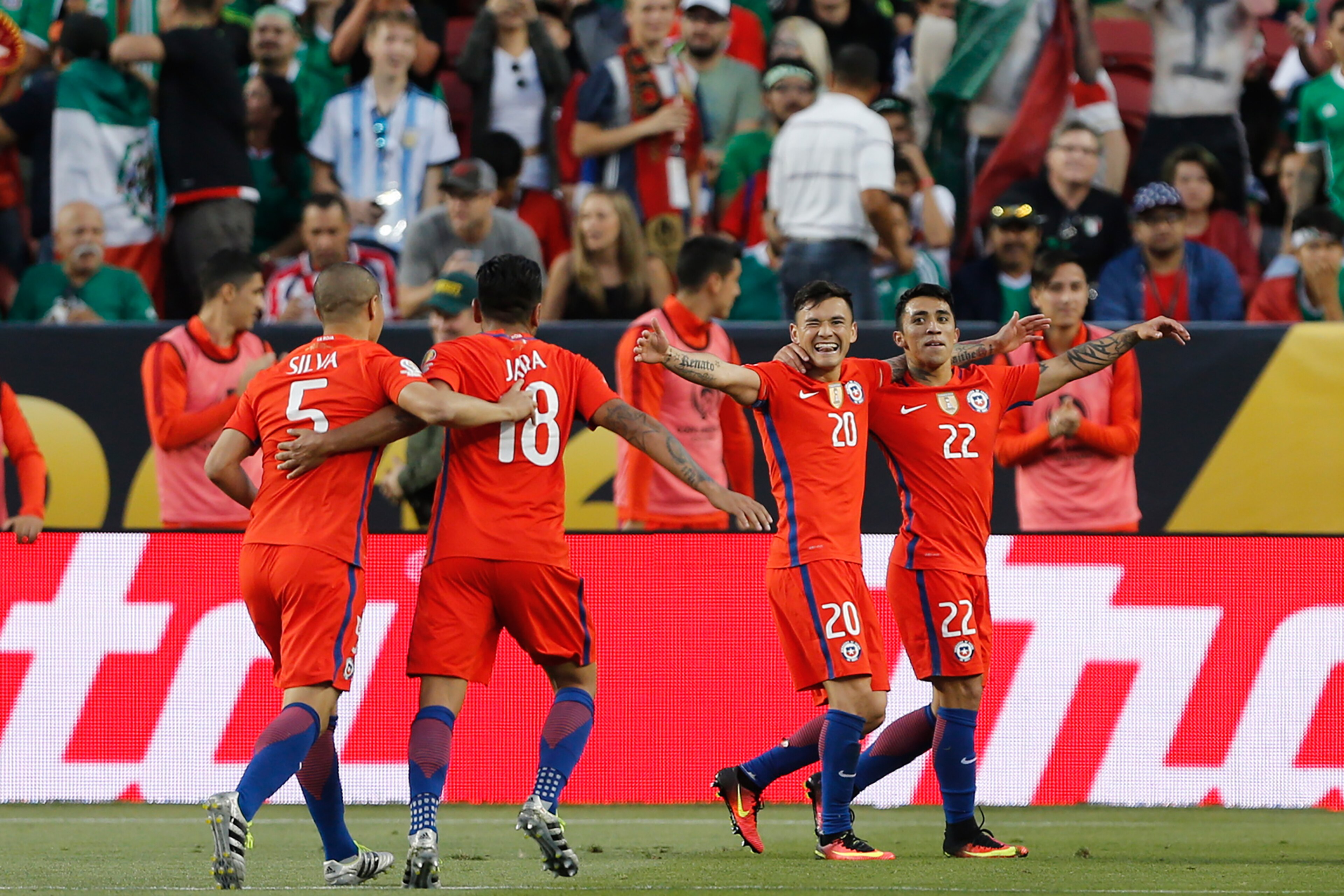 Chilean players celebrate after a Copa  America Centenario quarterfinal football match against Mexico in Santa Clara, California, United States, on June 18, 2016. Chile defeated Mexico by 7-0 and qualified for semi-finals. / AFP / Beck Diefenbach        (Photo credit should read BECK DIEFENBACH/AFP/Getty Images)