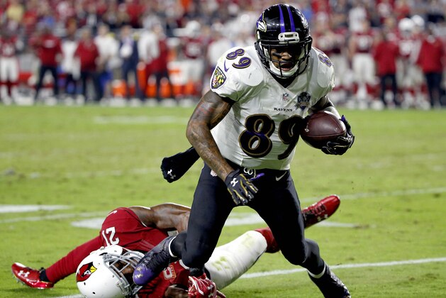Baltimore Ravens wide receiver Steve Smith (89) makes a catch as Arizona Cardinals cornerback Patrick Peterson (21) defends during the second half of an NFL football game, Monday, Oct. 26, 2015, in Glendale, Ariz. The Cardinals won 26-18. (AP Photo/Ross D. Franklin)