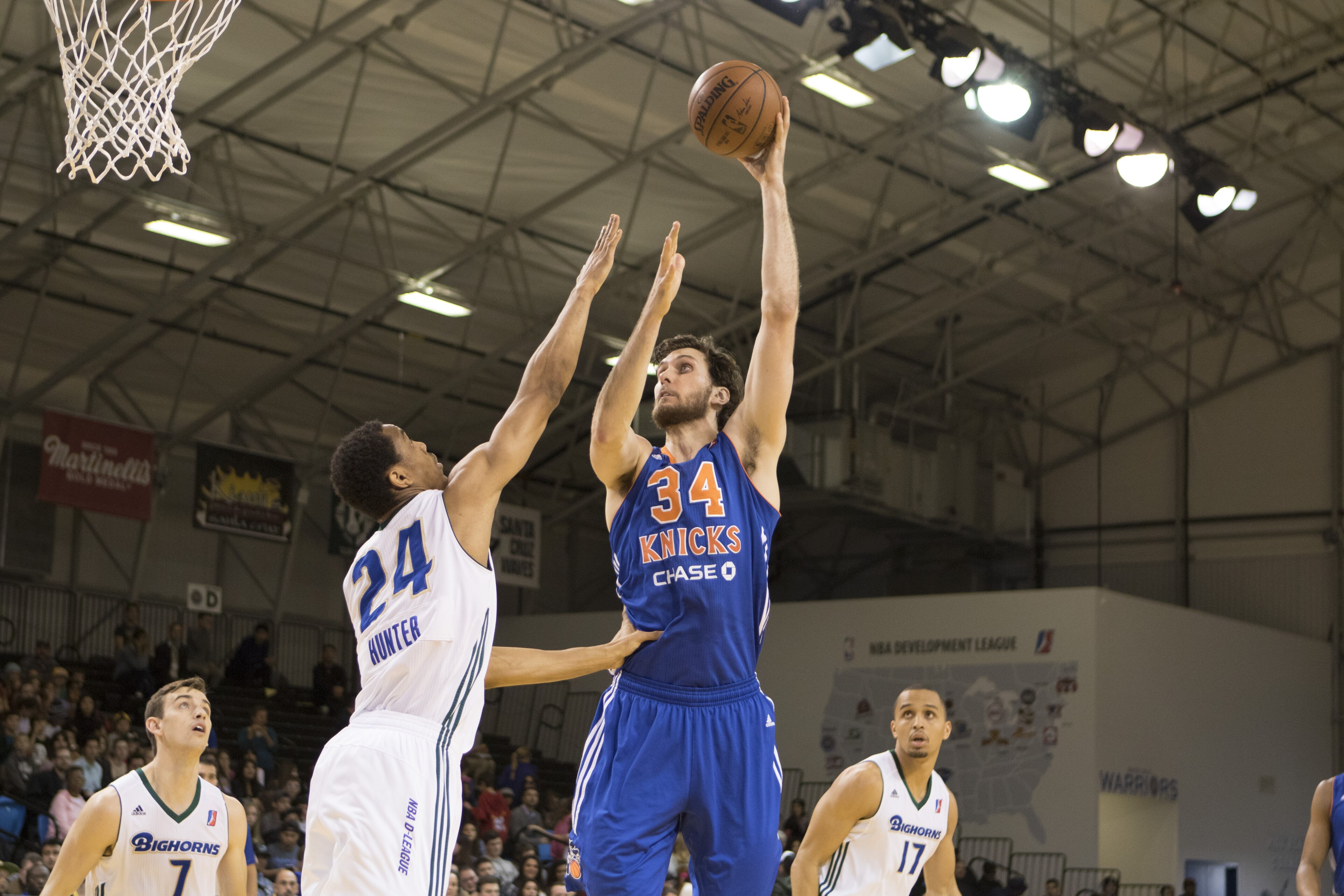 SANTA CRUZ, CA - JANUARY 8 - Jordan Bachynski #34 of the Westchester Knicks shoots over the Reno Bighorns defense during an NBA D-League game on JANUARY 8, 2016 in SANTA CRUZ, CALIFORNIA. NOTE TO USER: User expressly acknowledges and agrees that by downloading and/or using this photograph, user is consenting to the terms and conditions of the Getty Images License Agreement. Mandatory Copyright Notice: Copyright 2016 NBAE (Photo by Ariel Nava/NBAE via Getty)