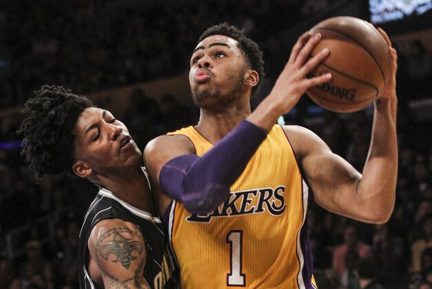 Los Angeles Lakers guard D’Angelo Russell (1) in actions during the second half of an NBA basketball game against Orlando Magic Tuesday, March 8, 2016, in Los Angeles.  Lakers won 107-98. (AP Photo/Ringo H.W. Chiu)