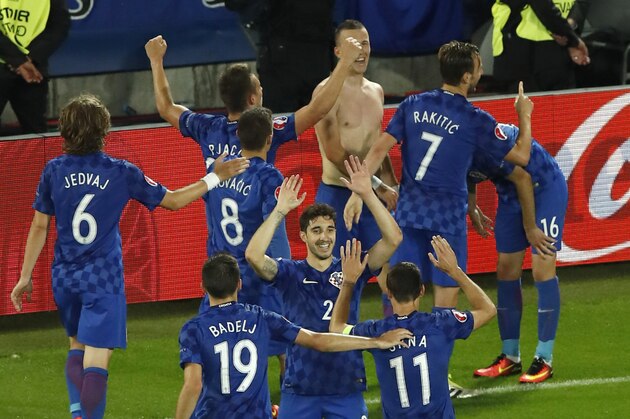 Croatia's Ivan Perisic, center, celebrates with team mates after scoring his side's second goal during the Euro 2016 Group D soccer match between Croatia and Spain at the Nouveau Stade in Bordeaux, France, Tuesday, June 21, 2016. (AP Photo/Andrew Medichini)