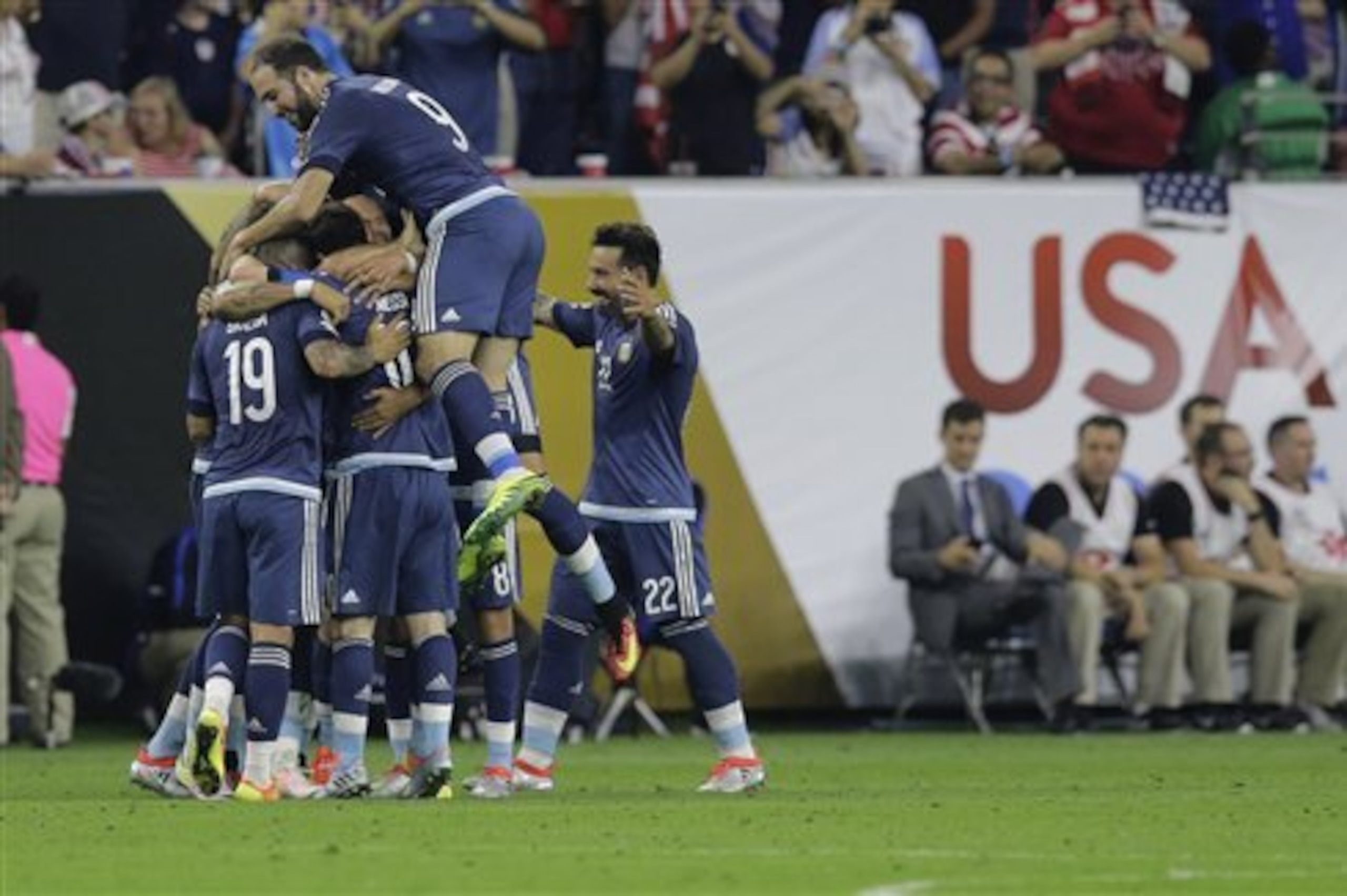 Argentina midfielder Lionel Messi (10) celebrates with teammates after his goal against the United States during a Copa America Centenario semifinal soccer match, Tuesday, June 21, 2016, in Houston. (AP Photo/Eric Gay)