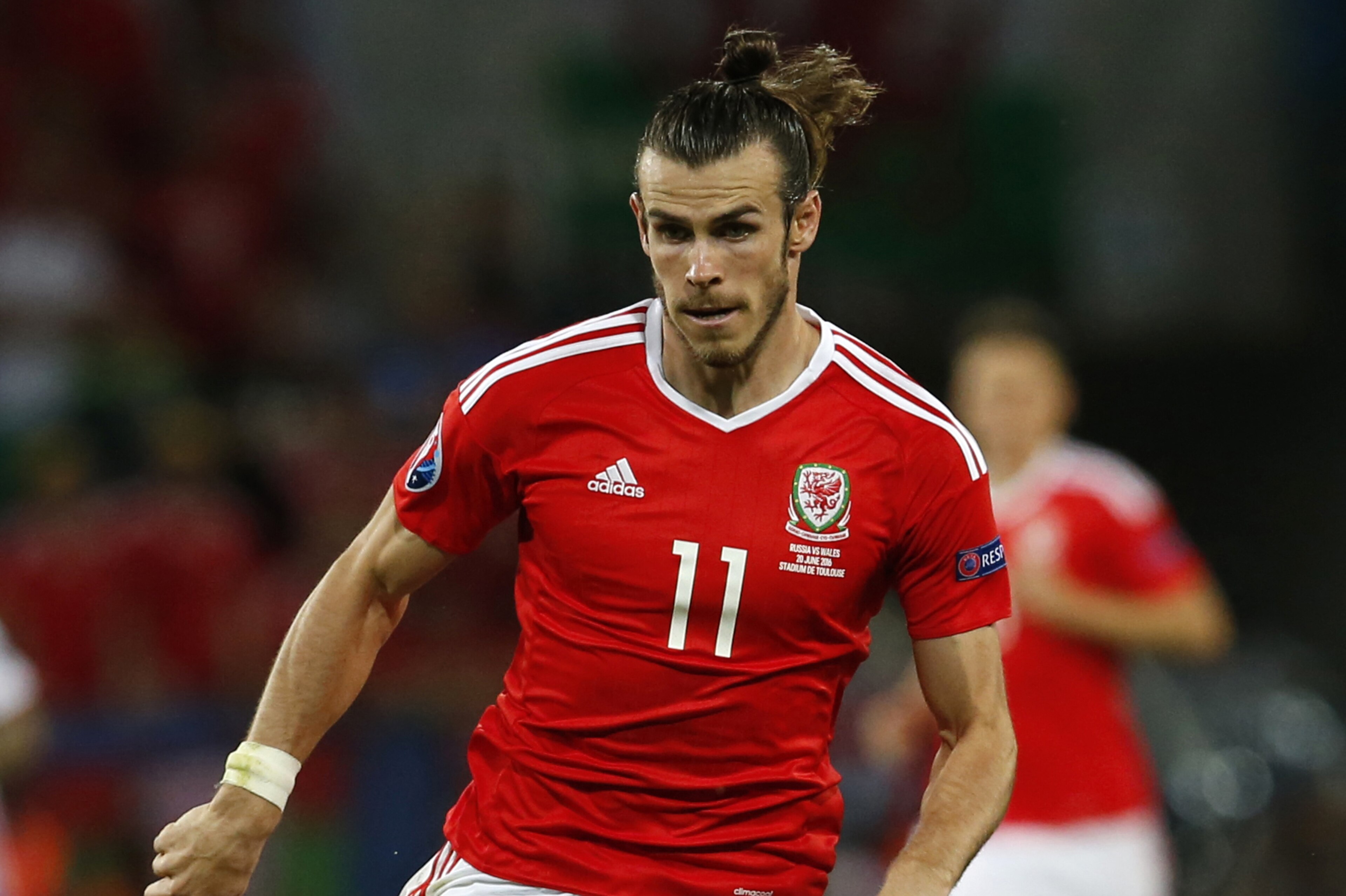 Wales' Gareth Bale runs with the ball during the Euro 2016 Group B soccer match between Russia and Wales at the Stadium municipal in Toulouse, France, Monday, June 20, 2016. (AP Photo/Hassan Ammar) Wales' Gareth Bale runs with the ball during the Euro 2016 Group B soccer match between Russia and Wales at the Stadium municipal in Toulouse, France, Monday, June 20, 2016. (AP Photo/Hassan Ammar)