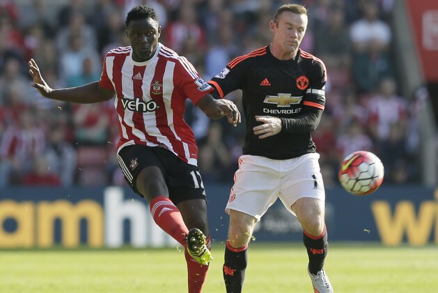 Southampton’s Victor Wanyama, left, competes for the ball with Manchester United’s Wayne Rooney during the English Premier League soccer match between Southampton and Manchester United at St Mary's Stadium in Southampton, England, Sunday Sept. 20, 2015. (AP Photo/Tim Ireland)