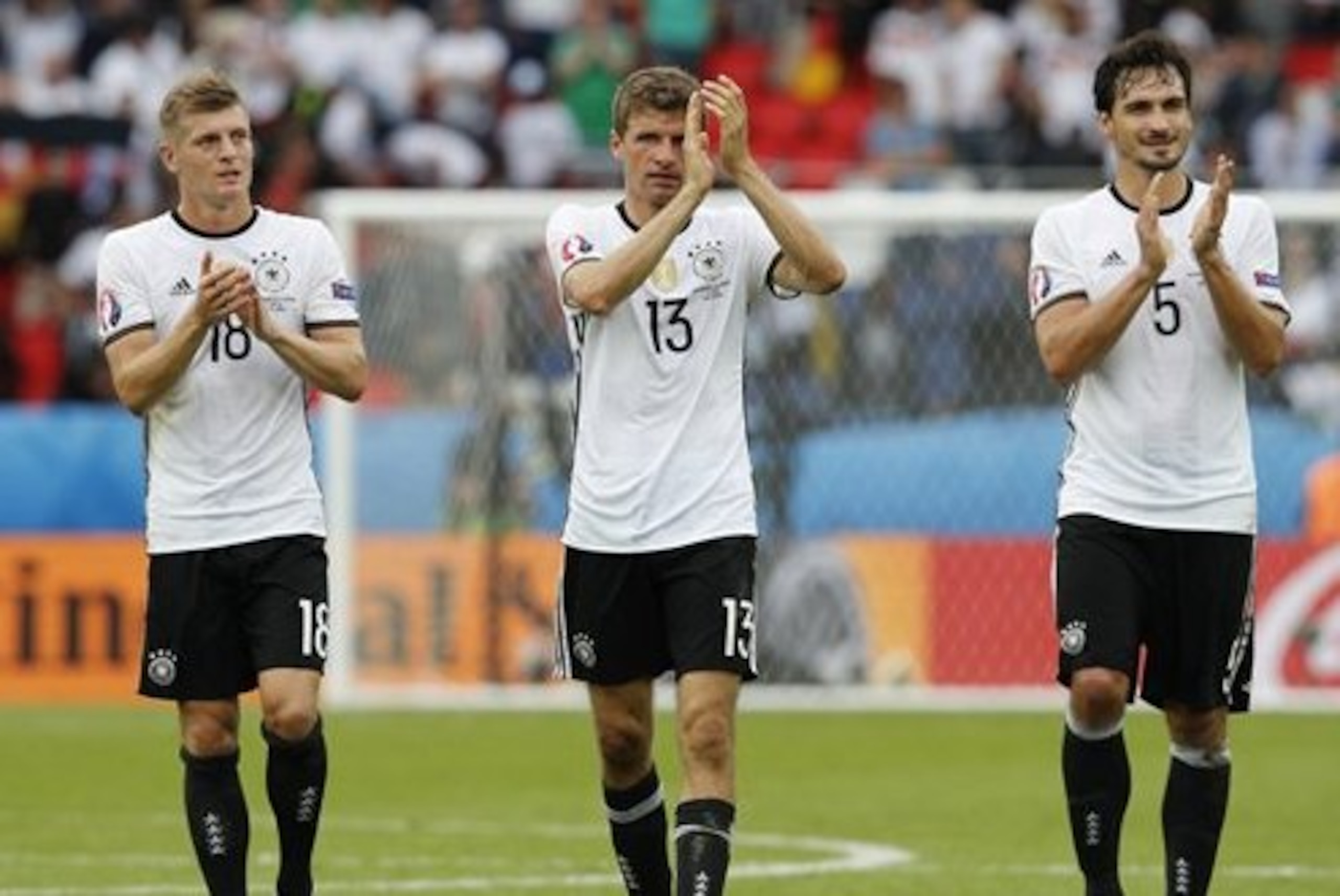 Germany's Toni Kroos, left, Thomas Mueller, center, and Mats Hummels applaud fans at the end of the Euro 2016 Group C soccer match between Northern Ireland and Germany at the Parc des Princes stadium in Paris, France, Tuesday, June 21, 2016. Germany won 1-0. (AP Photo/Christophe Ena)