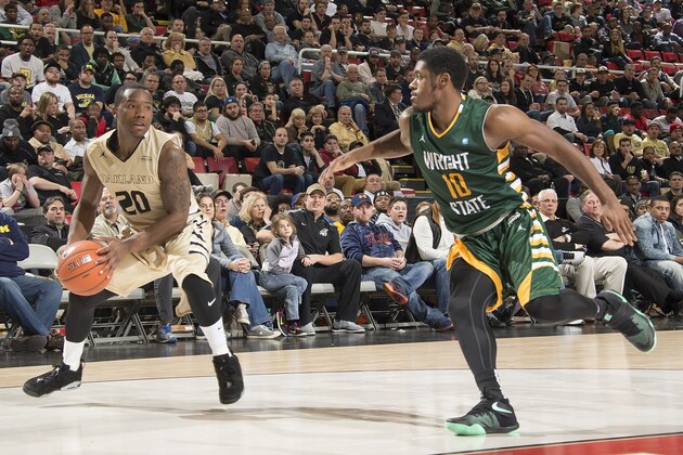 DETROIT, MI - MARCH 07:  Kay Felder #20 of the Oakland Golden Grizzlies controls the ball in front of Biggie Minnis #10 of the Wright State Raiders during game two of the Horizon League Basketball Tournament - Semifinals at Joe Louis Arena on March 7, 2016 in Detroit, Michigan. The Wright State Raiders defeated the Oakland Golden Grizzlies 59-55(Photo by Dave Reginek/Getty Images)