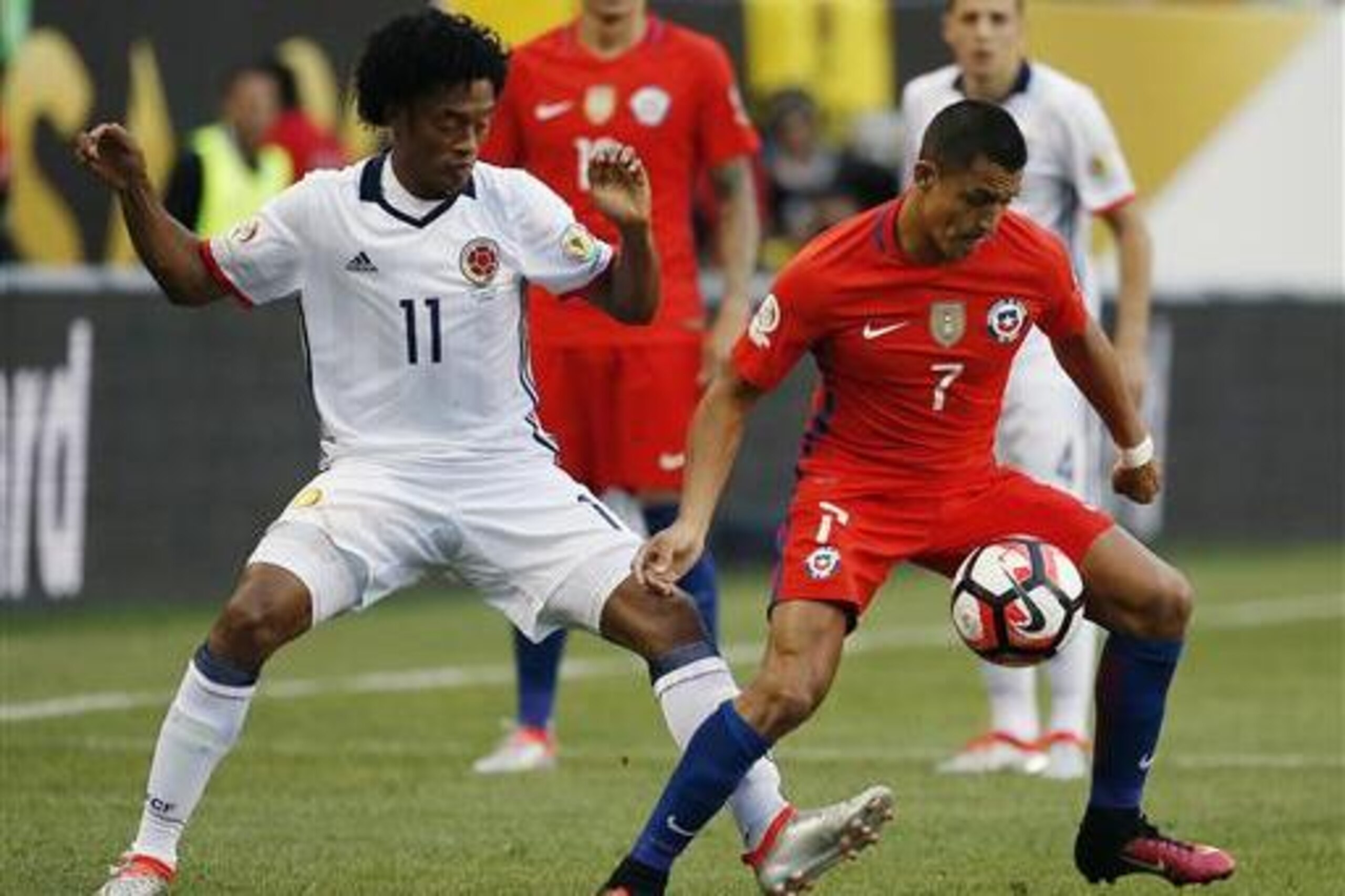 Chile's Alexis Sanchez (7) moves the ball against Colombia's Juan Cuadrado (11) during a Copa America Centenario semifinal soccer match at Soldier Field in Chicago, Wednesday, June 22, 2016. (AP Photo/Nam Y. Huh)