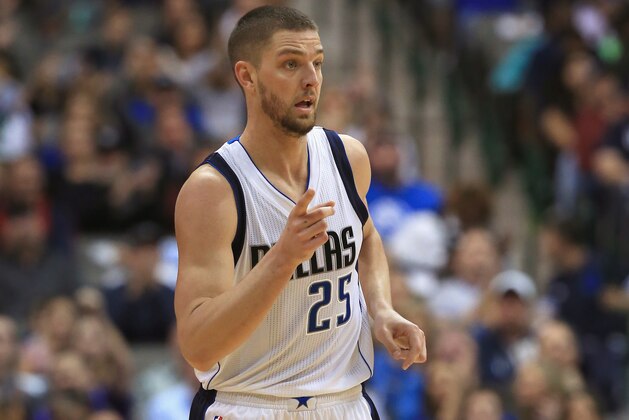 DALLAS, TX - JANUARY 29:  Chandler Parsons #25 of the Dallas Mavericks reacts after scoring against the Brooklyn Nets at American Airlines Center on January 29, 2016 in Dallas, Texas. NOTE TO USER: User expressly acknowledges and agrees that, by downloading and or using this photograph, User is consenting to the terms and conditions of the Getty Images License Agreement.  (Photo by Tom Pennington/Getty Images)