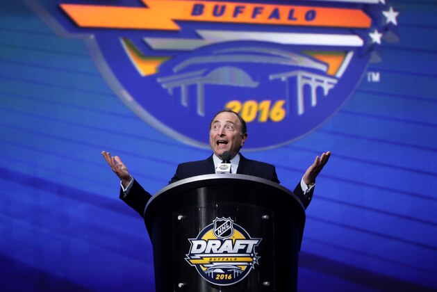 BUFFALO, NY - JUNE 24:  NHL Commissioner Gary Bettman speaks during round one of the 2016 NHL Draft on June 24, 2016 in Buffalo, New York.  (Photo by Bruce Bennett/Getty Images)