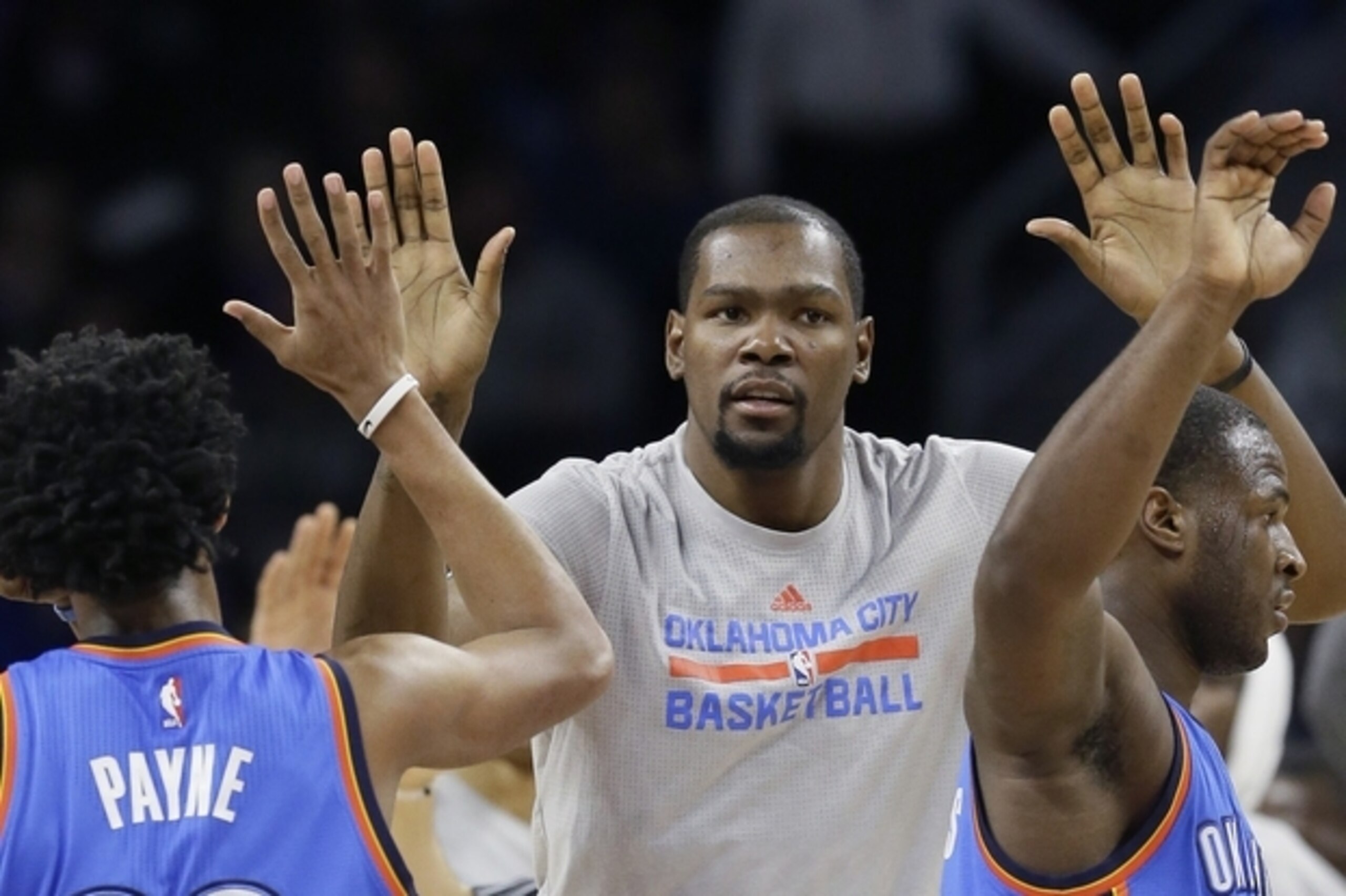 Oklahoma City Thunder forward Kevin Durant greets teammates during a timeout in the second half of an NBA basketball game against the Detroit Pistons, Tuesday, March 29, 2016, in Auburn Hills, Mich. The Pistons defeated the Thunder 88-82. (AP Photo/Carlos Osorio)