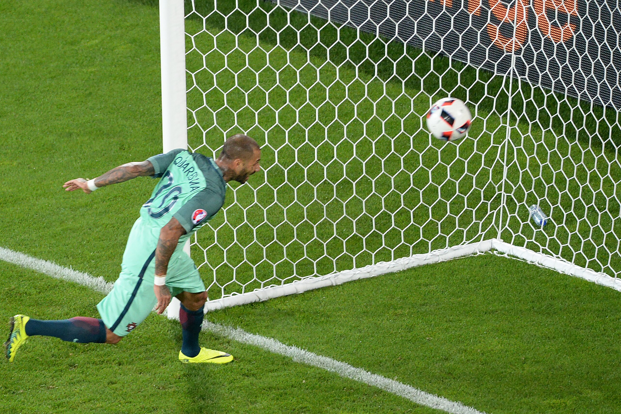 Portugal's forward Ricardo Quaresma heads the ball to score a goal during the extra-time in the Euro 2016 round of sixteen football match Croatia vs Portugal, on June 25, 2016 at the Bollaert-Delelis stadium in Lens. / AFP / FRANCOIS LO PRESTI        (Photo credit should read FRANCOIS LO PRESTI/AFP/Getty Images)