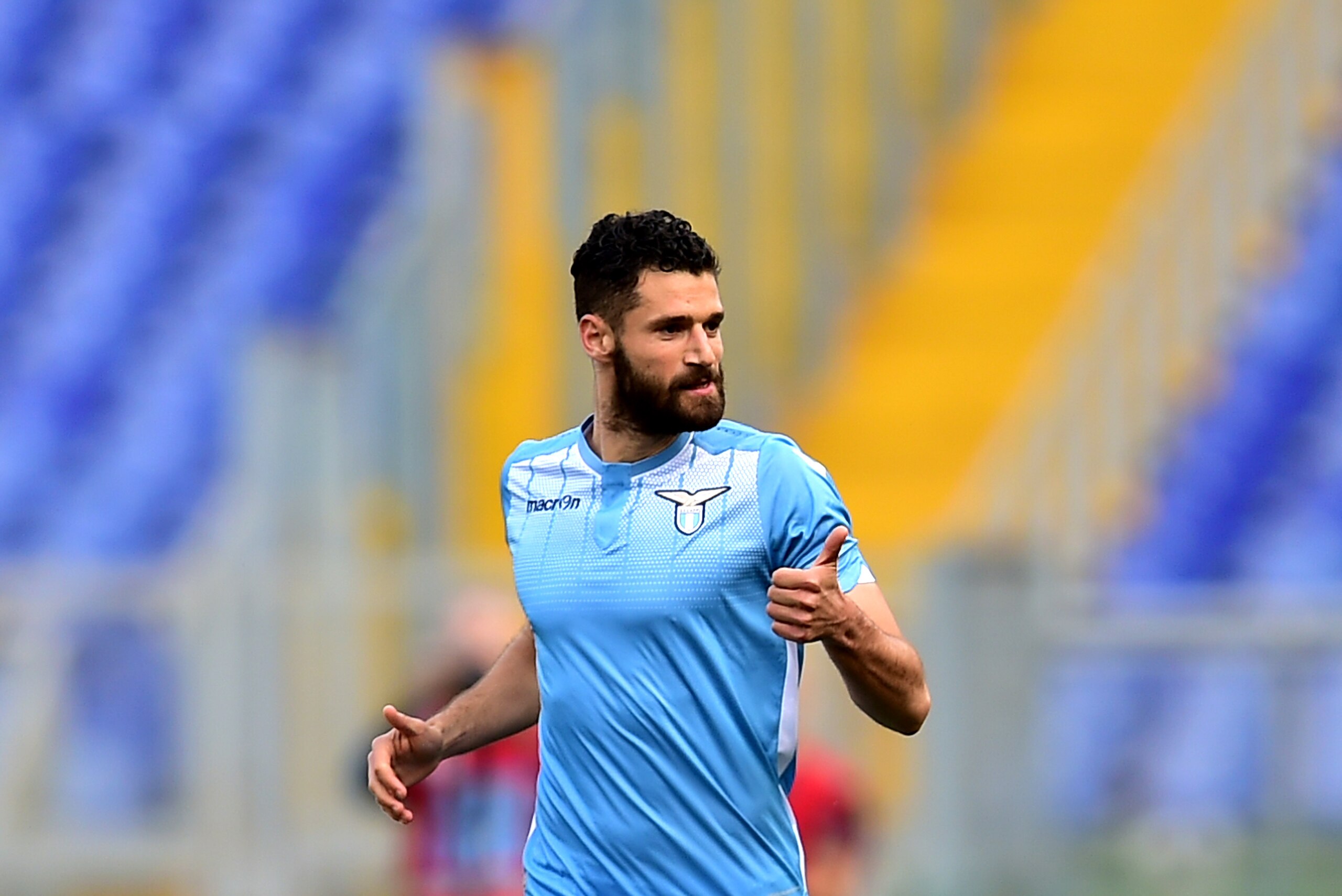 Lazio's midfielder from Italy Antonio Candreva celebrates after scoring a penalty kick during the Italian Serie A football match Lazio vs Empoli on April 17, 2016 at Olympic stadium in Rome.  / AFP / ALBERTO PIZZOLI        (Photo credit should read ALBERTO PIZZOLI/AFP/Getty Images)