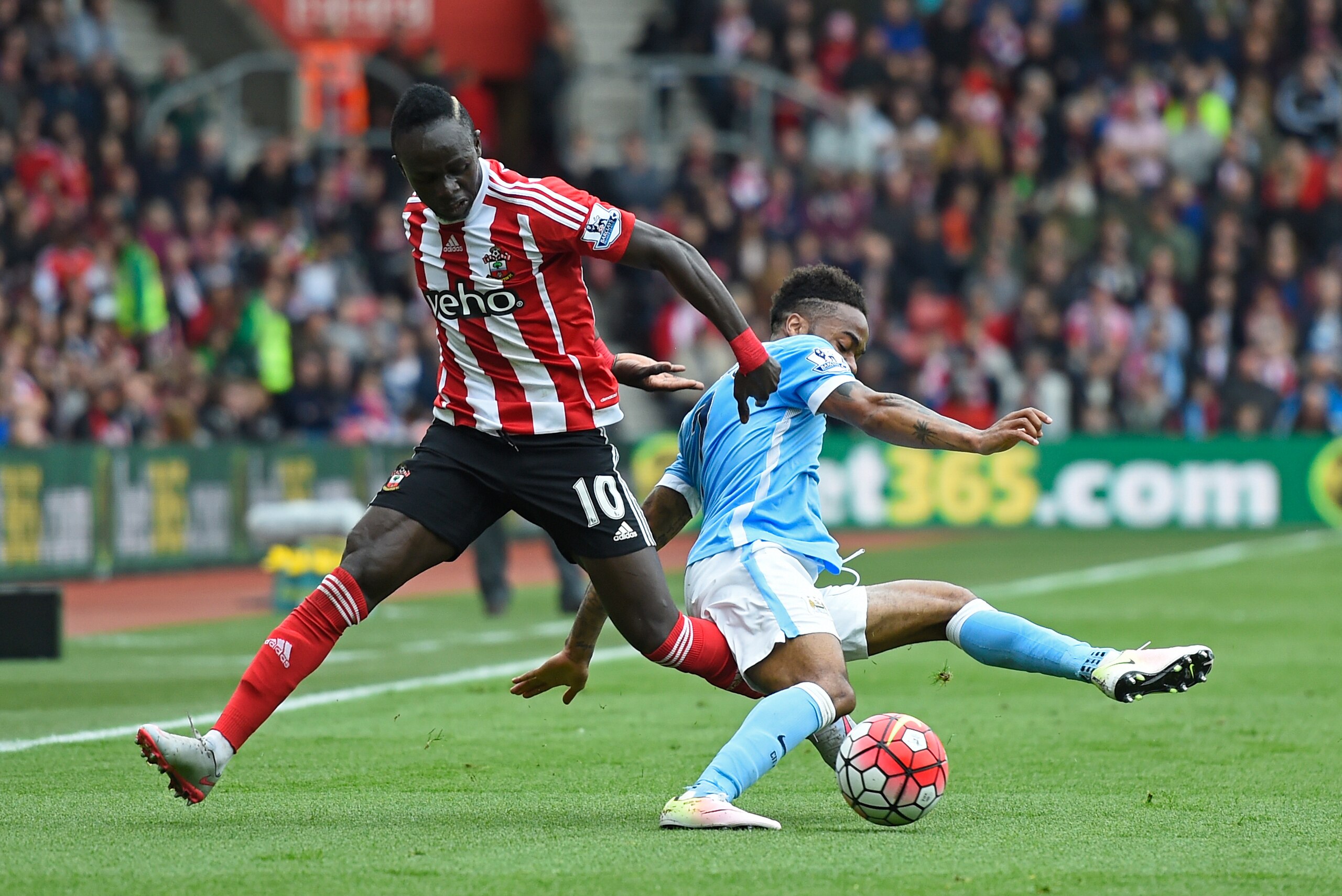 SOUTHAMPTON, ENGLAND - MAY 01: Sadio Mane of Southampton challenges Raheem Sterling of Manchester City during the Barclays Premier League match between Southampton and Manchester City at St Mary's Stadium on May 1, 2016 in Southampton, England. (Photo by Mike Hewitt/Getty Images) SOUTHAMPTON, ENGLAND - MAY 01: Sadio Mane of Southampton challenges Raheem Sterling of Manchester City during the Barclays Premier League match between Southampton and Manchester City at St Mary's Stadium on May 1, 2016 in Southampton, England. (Photo by Mike Hewitt/Getty Images)