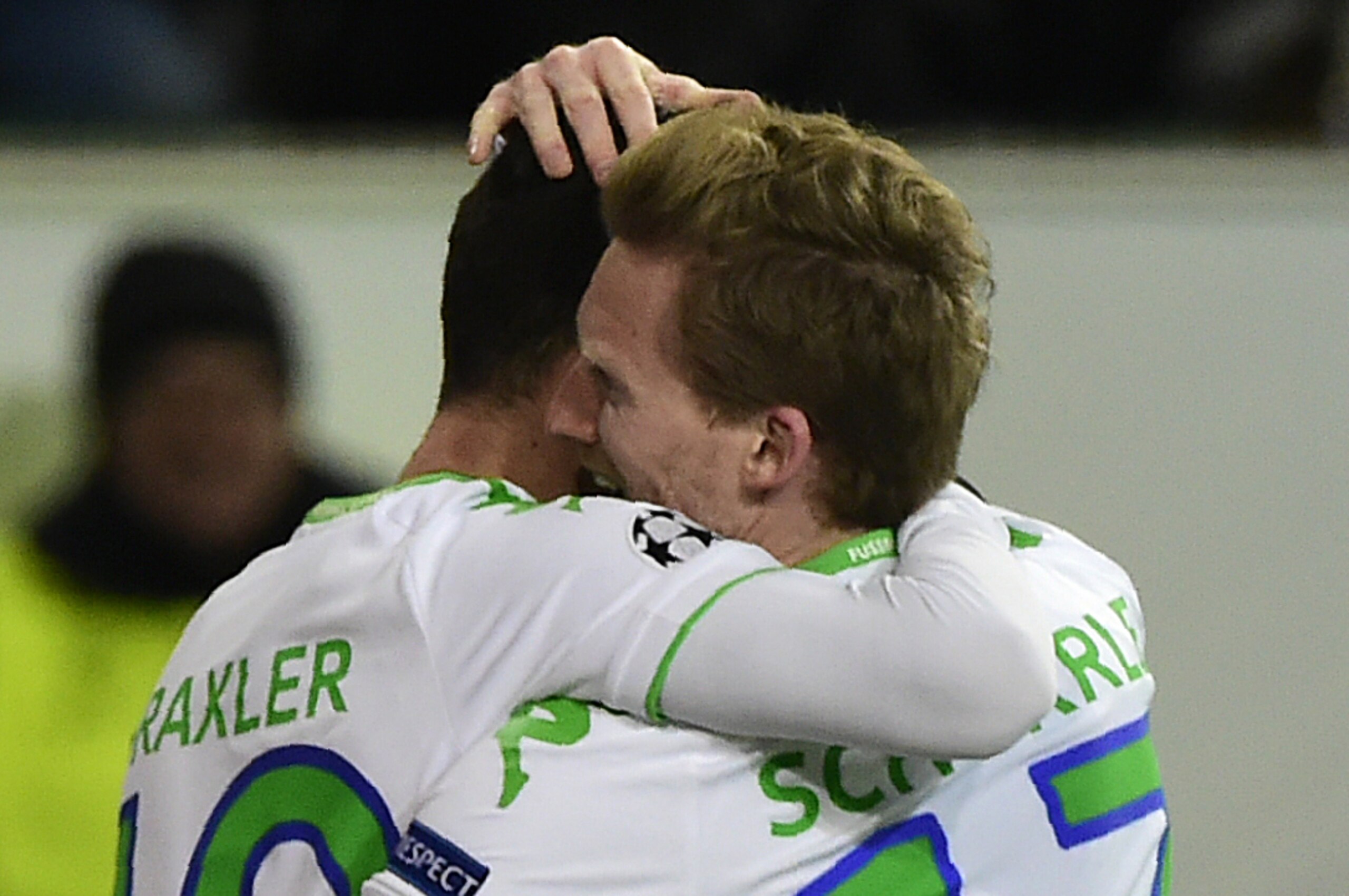 Wolfsburg's striker Andre Schuerrle (R) and Wolfsburg's midfielder Julian Draxler react after scoring during the second-leg round of 16 UEFA Champions league football match between VfL Wolfsburg and KAA Gent at the Volkswagen arena in Wolfsburg on March 8, 2016.   

 / AFP / John MACDOUGALL        (Photo credit should read JOHN MACDOUGALL/AFP/Getty Images)