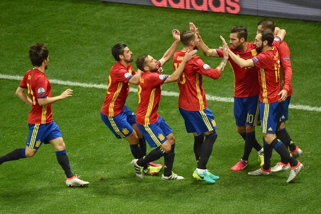Spain's players celebrate after scoring during the Euro 2016 group D football match between Spain and Turkey at the Allianz Riviera stadium in Nice on June 17, 2016. / AFP / BERTRAND LANGLOIS        (Photo credit should read BERTRAND LANGLOIS/AFP/Getty Images)