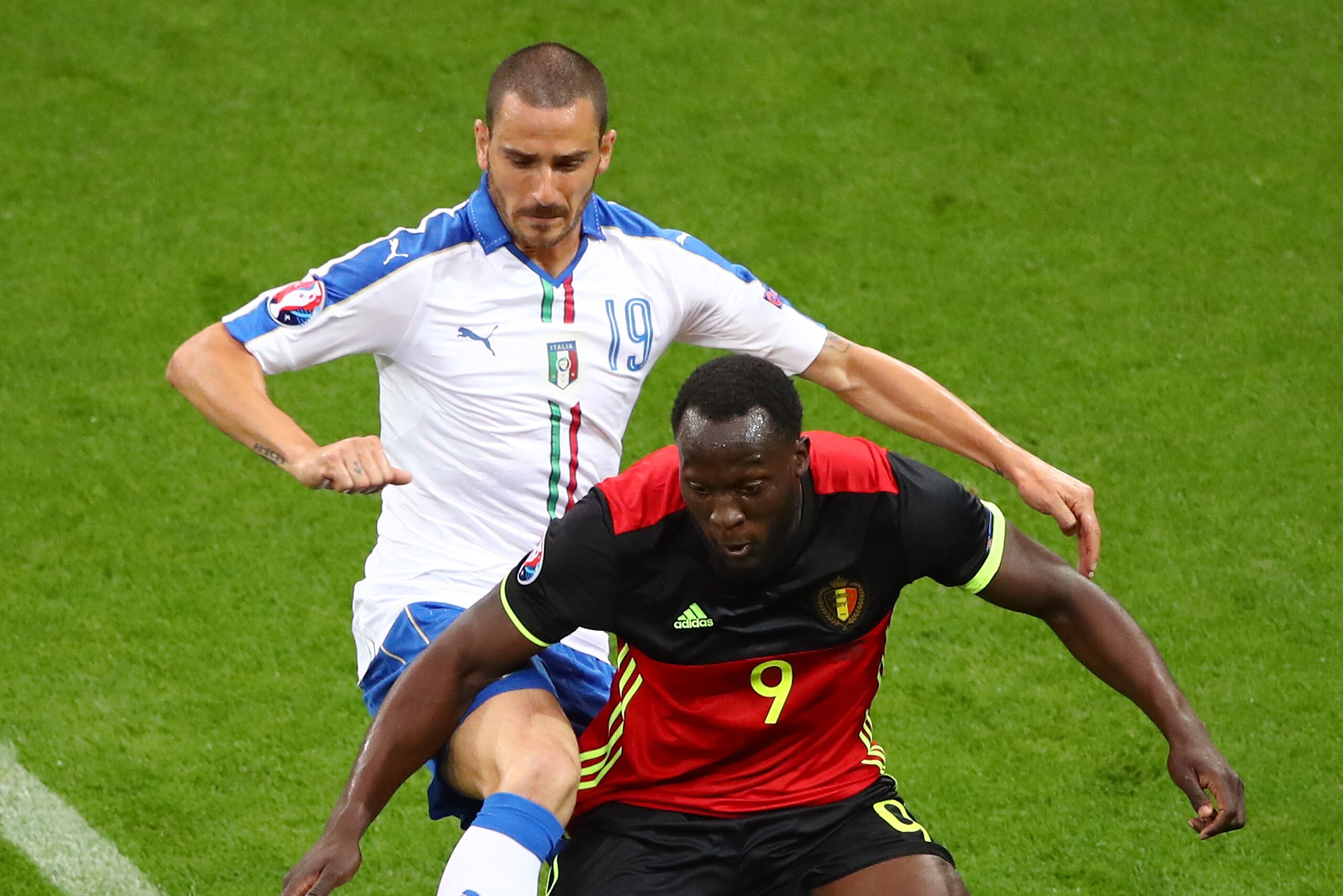 LYON, FRANCE - JUNE 13: Romelu Lukaku of Belgium controls the ball under pressure of Leonardo Bonucci of Italy during the UEFA EURO 2016 Group E match between Belgium and Italy at Stade des Lumieres on June 13, 2016 in Lyon, France. (Photo by Clive Brunskill/Getty Images) LYON, FRANCE - JUNE 13: Romelu Lukaku of Belgium controls the ball under pressure of Leonardo Bonucci of Italy during the UEFA EURO 2016 Group E match between Belgium and Italy at Stade des Lumieres on June 13, 2016 in Lyon, France. (Photo by Clive Brunskill/Getty Images)