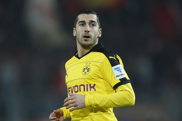 DORTMUND, GERMANY - MARCH 05:  Henrikh Mkhitaryan of Borussia Dortmund runs during the Bundesliga match between Borussia Dortmund and FC Bayern Muenchen at Signal Iduna Park on March 5, 2016 in Dortmund, Germany.bs  (Photo by Boris Streubel/Getty Images)