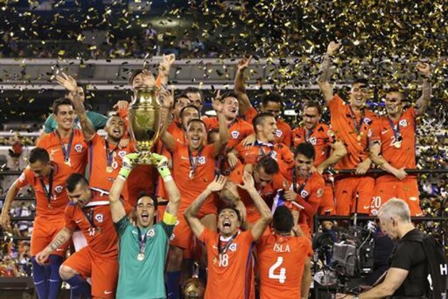 Chile players celebrate with their trophy after the Copa America Centenario championship soccer match, Sunday, June 26, 2016, in East Rutherford, N.J. Chile defeated Argentina 4-2 in penalty kicks to win the championship. (AP Photo/Julio Cortez)