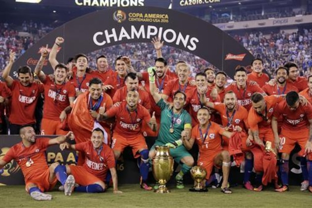 Chile players celebrate with their trophy after the Copa America Centenario championship soccer match, Sunday, June 26, 2016, in East Rutherford, N.J. Chile defeated Argentina 4-2 in penalty kicks to win the championship. (AP Photo/Julie Jacobson)
