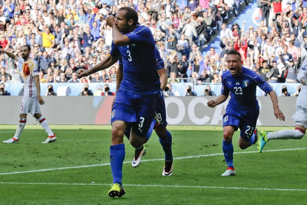 Italy's Giorgio Chiellini celebrates after scoring his side's first goal during the Euro 2016 round of 16 soccer match between Italy and Spain, at the Stade de France, in Saint-Denis, north of Paris, Monday, June 27, 2016. (AP Photo/Antonio Calanni)