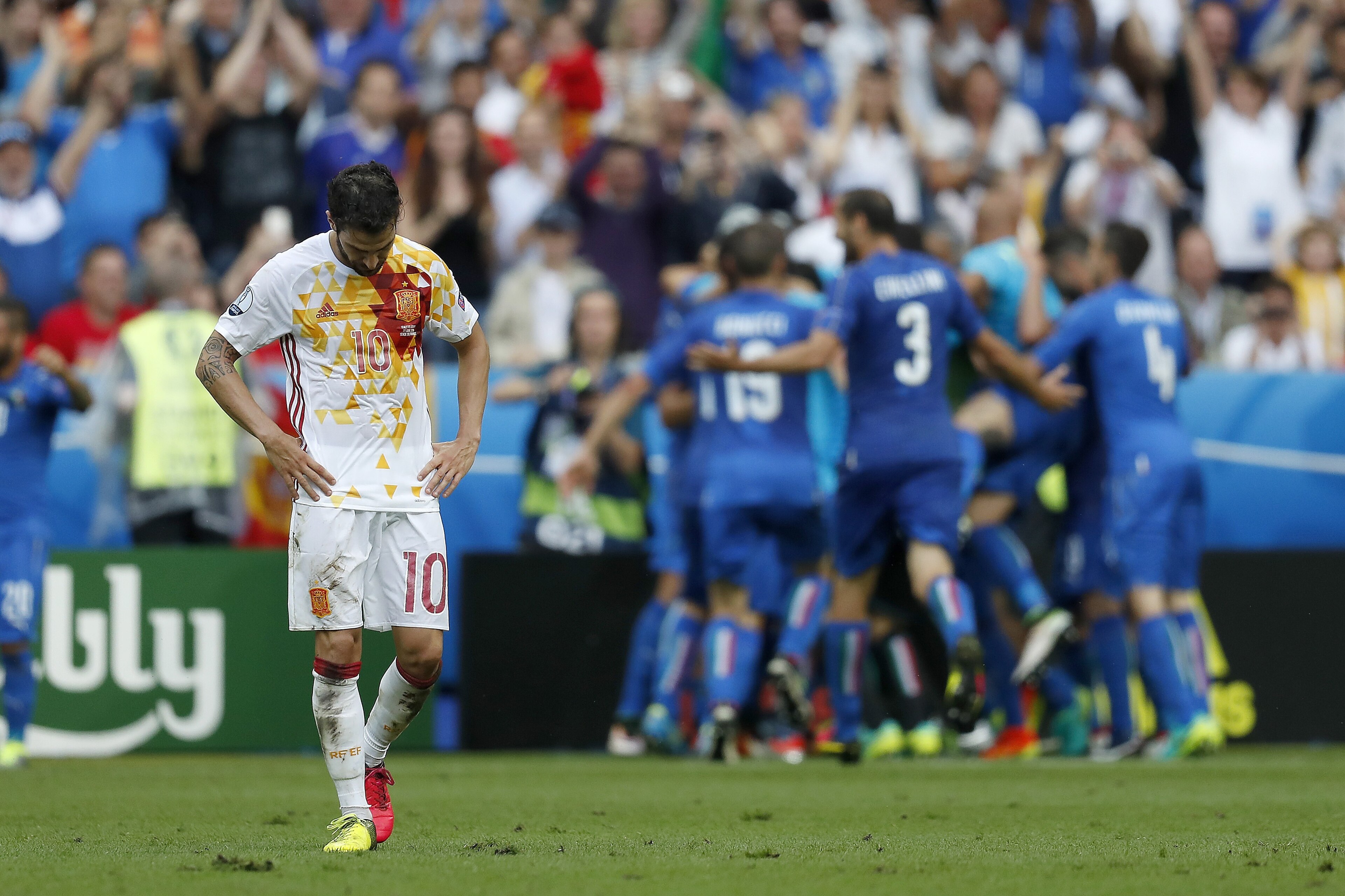 Cesc Fabregas of Spain during the UEFA Euro 2016 round of 16 match between Italy and Spain on June 27, 2016 at the Stade de France in Paris, France.(Photo by VI Images via Getty Images) Cesc Fabregas of Spain during the UEFA Euro 2016 round of 16 match between Italy and Spain on June 27, 2016 at the Stade de France in Paris, France.(Photo by VI Images via Getty Images)