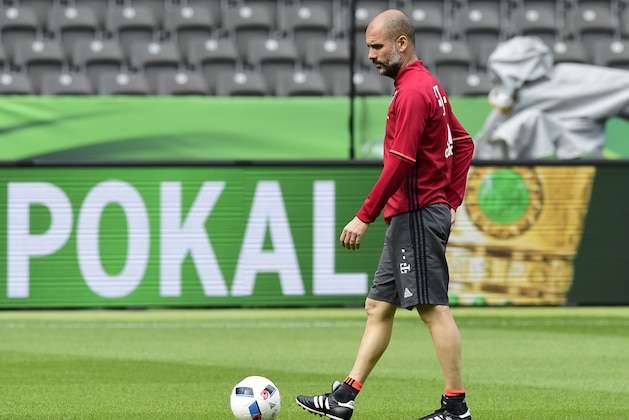 Bayern Munich's Spanish head coach Pep Guardiola oversees a training session on the eve of the German Cup (DFB Pokal) final football match Bayern Munich vs Borussia Dortmund at the Olympic stadium in Berlin on May 20, 2016. / AFP / TOBIAS SCHWARZ        (Photo credit should read TOBIAS SCHWARZ/AFP/Getty Images)