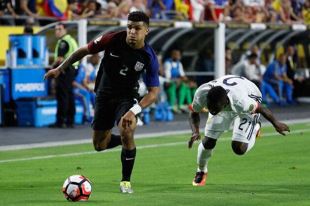 GLENDALE, AZ - JUNE 25:  DeAndre Yedlin #2 of United States controls the ball past Marlos Moreno #21 of Colombia during the second half of the 2016 Copa America Centenario third place match at University of Phoenix Stadium on June 25, 2016 in Glendale, Arizona.  (Photo by Christian Petersen/Getty Images)