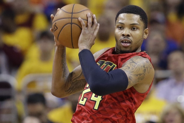 Atlanta Hawks' Kent Bazemore (24) grabs a rebound against the Cleveland Cavaliers in the first half in Game 1 of a second-round NBA basketball playoff series, Monday, May 2, 2016, in Cleveland. (AP Photo/Tony Dejak)