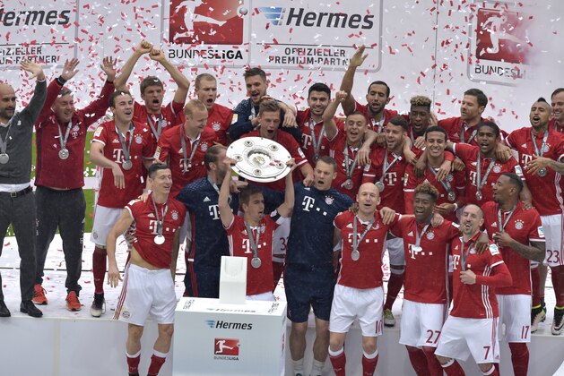 Bayern Munich's defender Philipp Lahm holds the Bundesliga trophy as Bayern Munich celebrates after the German first division Bundesliga football match between FC Bayern Munich and Hannover 96 in Munich, southern Germany, on May 14, 2016. 
Bayern Munich won the German league for a record 4th time in a row. / AFP / GUENTER SCHIFFMANN / RESTRICTIONS: DURING MATCH TIME: DFL RULES TO LIMIT THE ONLINE USAGE TO 15 PICTURES PER MATCH AND FORBID IMAGE SEQUENCES TO SIMULATE VIDEO. == RESTRICTED TO EDITORIAL USE == FOR FURTHER QUERIES PLEASE CONTACT DFL DIRECTLY AT + 49 69 650050
        (Photo credit should read GUENTER SCHIFFMANN/AFP/Getty Images)