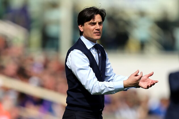 FLORENCE, ITALY - APRIL 03: Vincenzo Montella manager of UC Sampdoria gives instructions during the Serie A match between ACF Fiorentina and UC Sampdoria at Artemio Franchi on April 3, 2016 in Florence, Italy.  (Photo by Gabriele Maltinti/Getty Images)