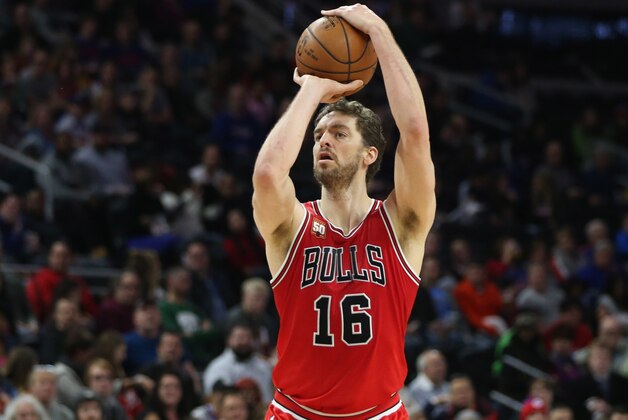 Jan 18, 2016; Auburn Hills, MI, USA; Chicago Bulls center Pau Gasol (16) shoots the ball during the fourth quarter of the game against the Detroit Pistons at The Palace of Auburn Hills. The Bulls defeated the Pistons 111-101. Mandatory Credit: Leon Halip-USA TODAY Sports