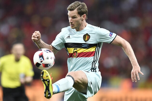 Belgium's Jan Vertonghen controls the ball during the Euro 2016 round of 16 soccer match between Hungary and Belgium, at the Stadium municipal in Toulouse, France, Sunday, June 26, 2016. (AP Photo/Martin Meissner)