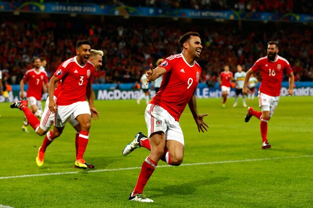 LILLE, FRANCE - JULY 01:  Hal Robson-Kanu (C) of Wales celebrates scoring his team's second goal during the UEFA EURO 2016 quarter final match between Wales and Belgium at Stade Pierre-Mauroy on July 1, 2016 in Lille, France.  (Photo by Clive Rose/Getty Images)
