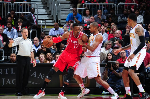 ATLANTA, GA - MARCH 19:  Dwight Howard #12 of the Houston Rockets posts up against Al Horford #15 of the Atlanta Hawks on March 19, 2016 at Philips Center in Atlanta, Georgia.  NOTE TO USER: User expressly acknowledges and agrees that, by downloading and or using this Photograph, user is consenting to the terms and conditions of the Getty Images License Agreement.  Mandatory Copyright Notice: Copyright 2016 NBAE (Photo by Scott Cunningham/NBAE via Getty Images)