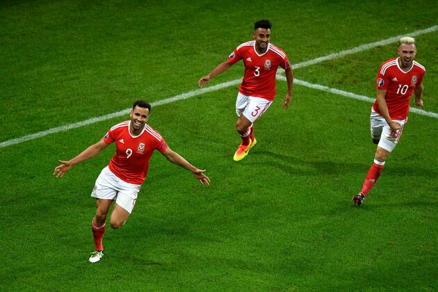 LILLE, FRANCE - JULY 01:  Hal Robson-Kanu (L) of Wales celebrates scoring his team's second goal during the UEFA EURO 2016 quarter final match between Wales and Belgium at Stade Pierre-Mauroy on July 1, 2016 in Lille, France.  (Photo by Mike Hewitt/Getty Images)