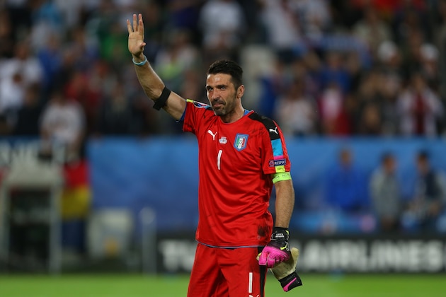 BORDEAUX, FRANCE - JULY 02:  Italy goalkeeper Gianluigi Buffon waves after the UEFA Euro 2016 quarter final match between Germany and Italy at Stade Matmut Atlantique on July 2, 2016 in Bordeaux, France. (Photo by Catherine Ivill - AMA/Getty Images)