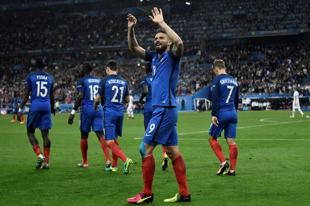 France's forward Olivier Giroud celebrates after scoring another goal during the Euro 2016 quarter-final football match between France and Iceland at the Stade de France in Saint-Denis, near Paris, on July 3, 2016.  / AFP / PHILIPPE LOPEZ        (Photo credit should read PHILIPPE LOPEZ/AFP/Getty Images)