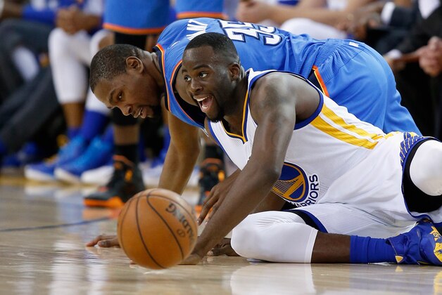 OAKLAND, CA - MARCH 03:  Draymond Green #23 of the Golden State Warriors and Kevin Durant #35 of the Oklahoma City Thunder go for a loose ball at ORACLE Arena on March 3, 2016 in Oakland, California.  NOTE TO USER: User expressly acknowledges and agrees that, by downloading and or using this photograph, User is consenting to the terms and conditions of the Getty Images License Agreement.  (Photo by Ezra Shaw/Getty Images)