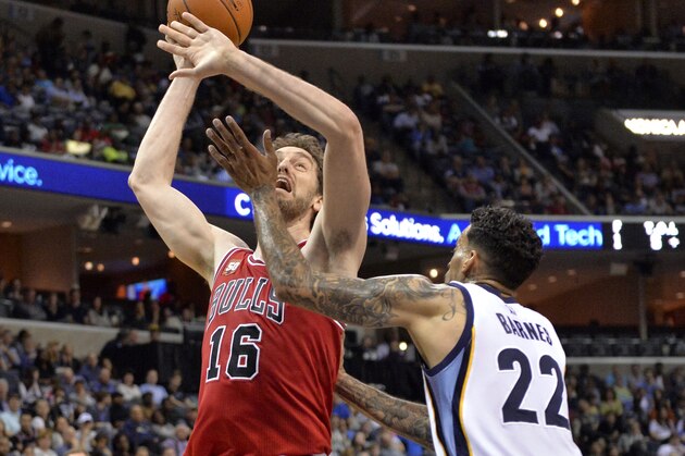 Chicago Bulls center Pau Gasol (16) shoots against Memphis Grizzlies forward Matt Barnes (22) during the first half of an NBA basketball game Tuesday, April 5, 2016, in Memphis, Tenn. (AP Photo/Brandon Dill)