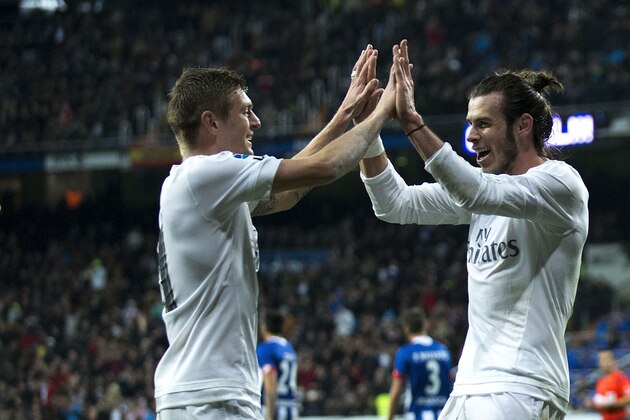 Real Madrid's Welsh forward Gareth Bale (R) celebrates a goal with Real Madrid's German midfielder Toni Kroos during the Spanish league football match Real Madrid CF vs RC Deportivo de la Coruna at the Santiago Bernabeu stadium in Madrid on January 9, 2016. AFP PHOTO / GONZALO ARROYO / AFP / GONZALO ARROYO        (Photo credit should read GONZALO ARROYO/AFP/Getty Images)