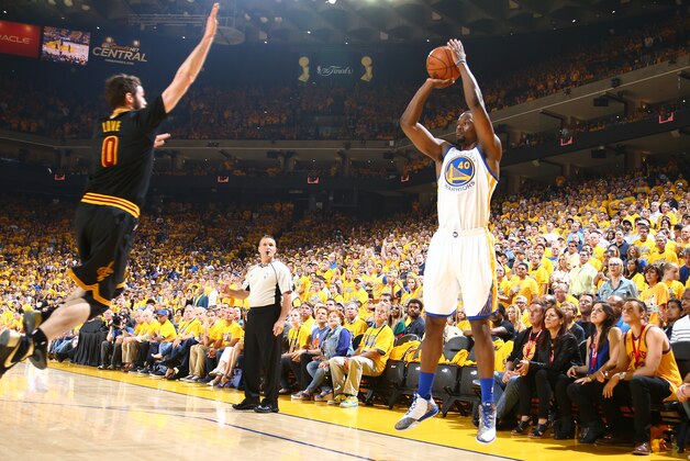 OAKLAND, CA - JUNE 19:  Harrison Barnes #40 of the Golden State Warriors shoots against Kevin Love #0 of the Cleveland Cavaliers in Game Seven of the 2016 NBA Finals on June 19, 2016 at Oracle Arena in Oakland, California. NOTE TO USER: User expressly acknowledges and agrees that, by downloading and or using this photograph, user is consenting to the terms and conditions of Getty Images License Agreement. Mandatory Copyright Notice: Copyright 2016 NBAE (Photo by Nathaniel S. Butler/NBAE via Getty Images)