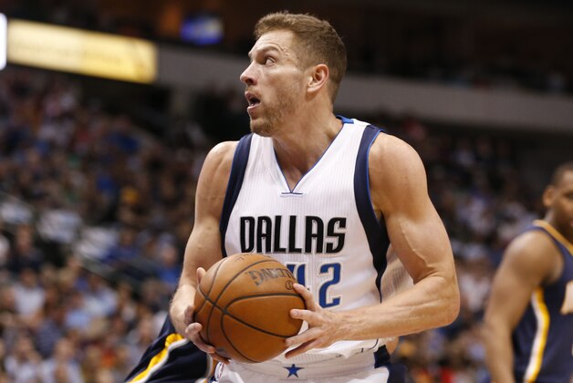 Dallas Mavericks forward David Lee (42) looks to shoot against the Indiana Pacers during the first half of an NBA basketball game, Saturday, March 12, 2016, in Dallas. (AP Photo/Jim Cowsert)