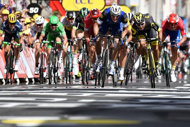 Germany's Marcel Kittel (3rdR) sprints to win ahead of France's Bryan Coquard (2ndR) during the 237,5 km fouth stage of the 103rd edition of the Tour de France cycling race on July 5, 2016 between Saumur and Limoges.
 / AFP / jeff pachoud        (Photo credit should read JEFF PACHOUD/AFP/Getty Images)
