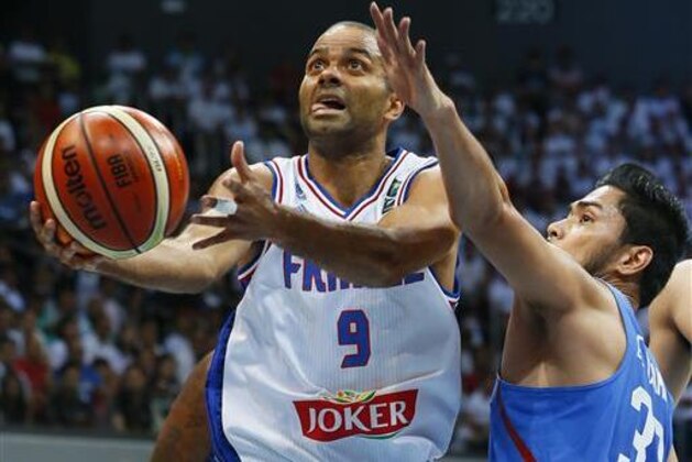 Tony Parker of France drives to the basket as the Philippines' Ranidel De Ocampo defends during the Group B FIBA Olympics Qualifying basketball match Tuesday, July 5, 2016 in suburban Pasay city south of Manila, Philippines. France won 93-84.(AP Photo/Bullit Marquez)