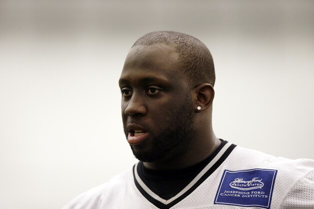 Detroit Lions linebacker Stephen Tulloch is seen after an NFL football organized team activity in Allen Park, Mich., Wednesday, May 28, 2014. (AP Photo/Carlos Osorio)